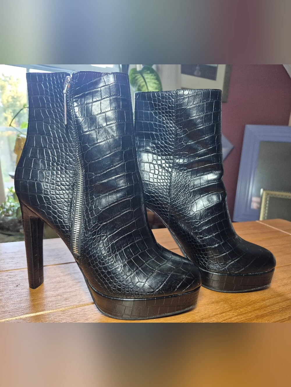 Guess Black Platform Boots - Size 10 - Picture 3 of 6
